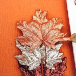 Glitter Ahornblad Med Satinbånd Guld