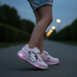 Hello Kitty® Sporty Sneakers Med Lys