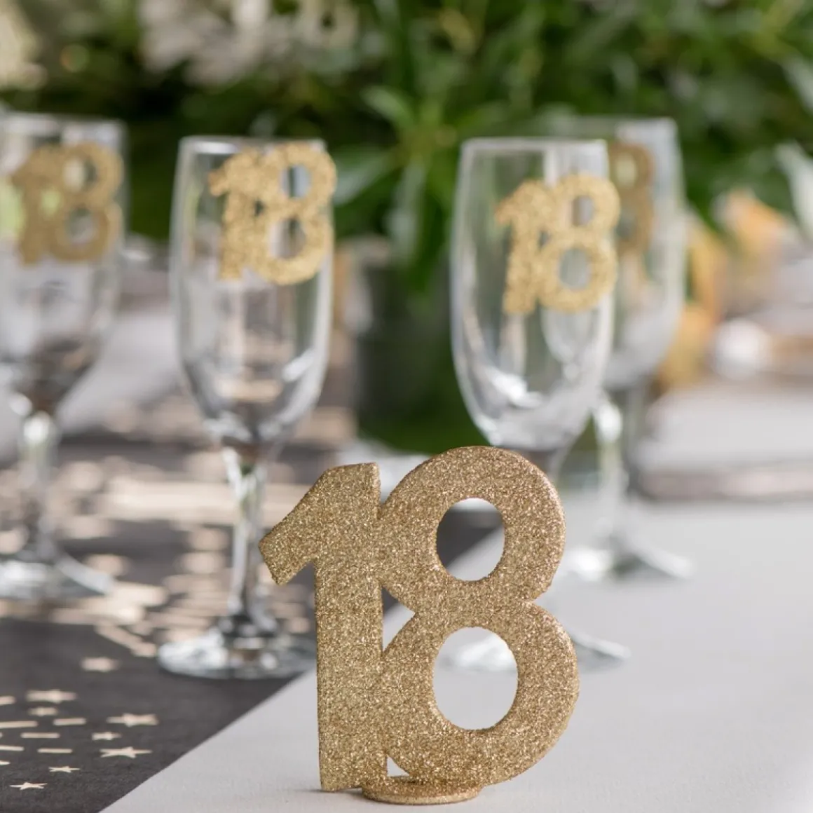 18 Års Bordtal Figur Guld