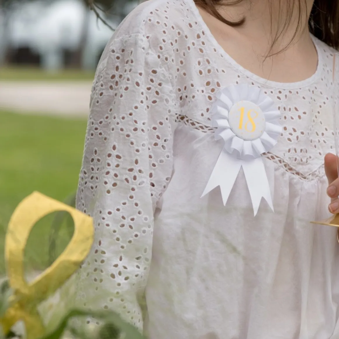 18 Års Rosette Hvid/Guld