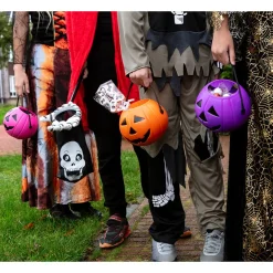 Skelet Trick Or Treat Pose